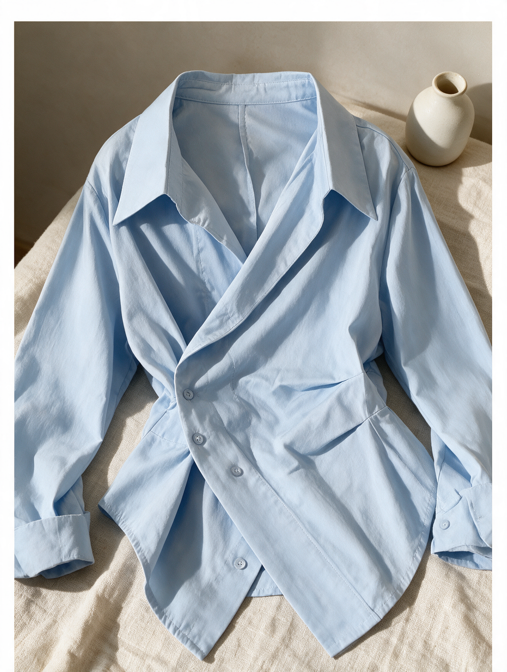 Camille · Blusa Irregular con Solapa Asimétrica