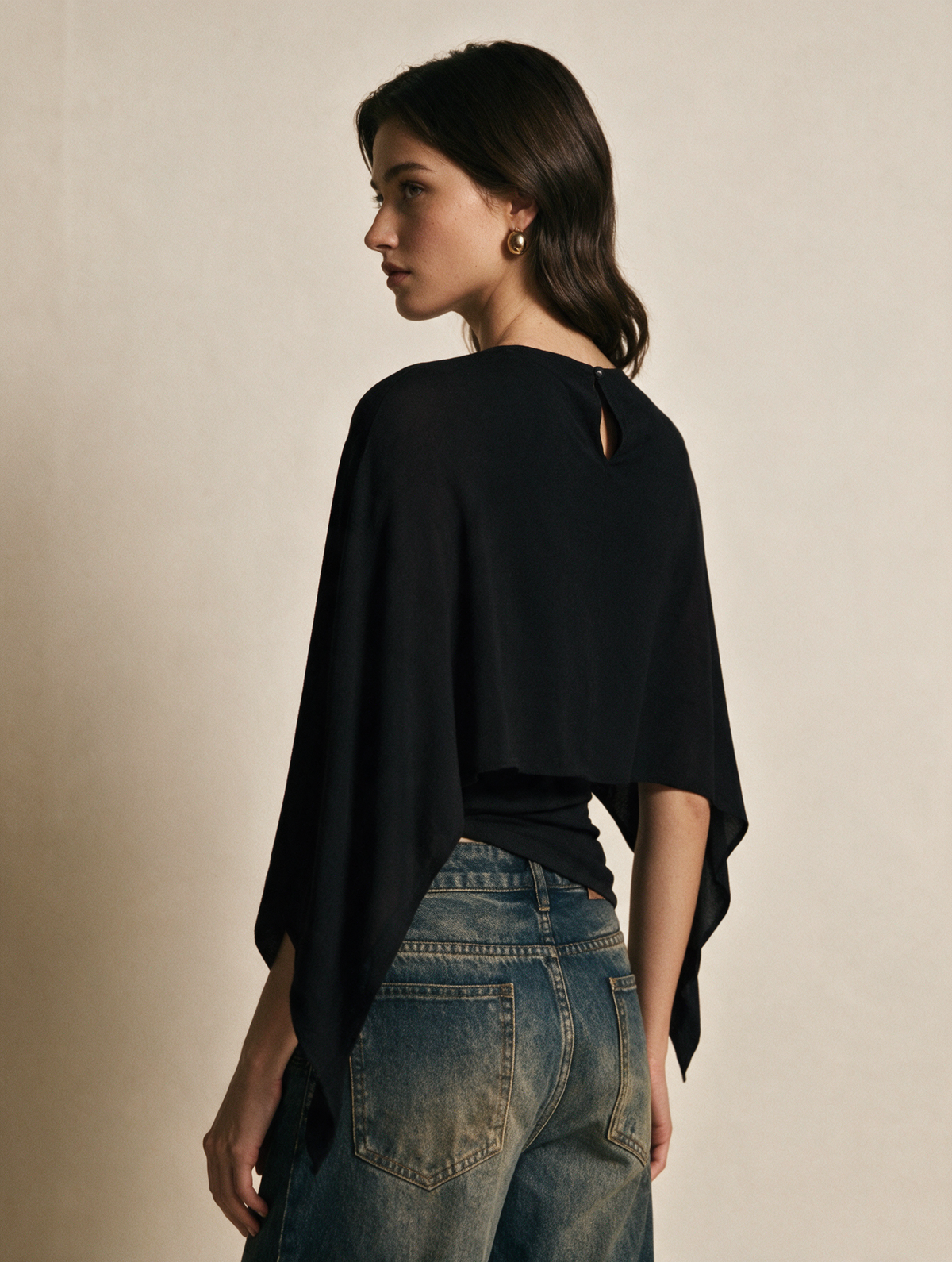 Juliette · Blusa con Capa Asimétrica de Gasa